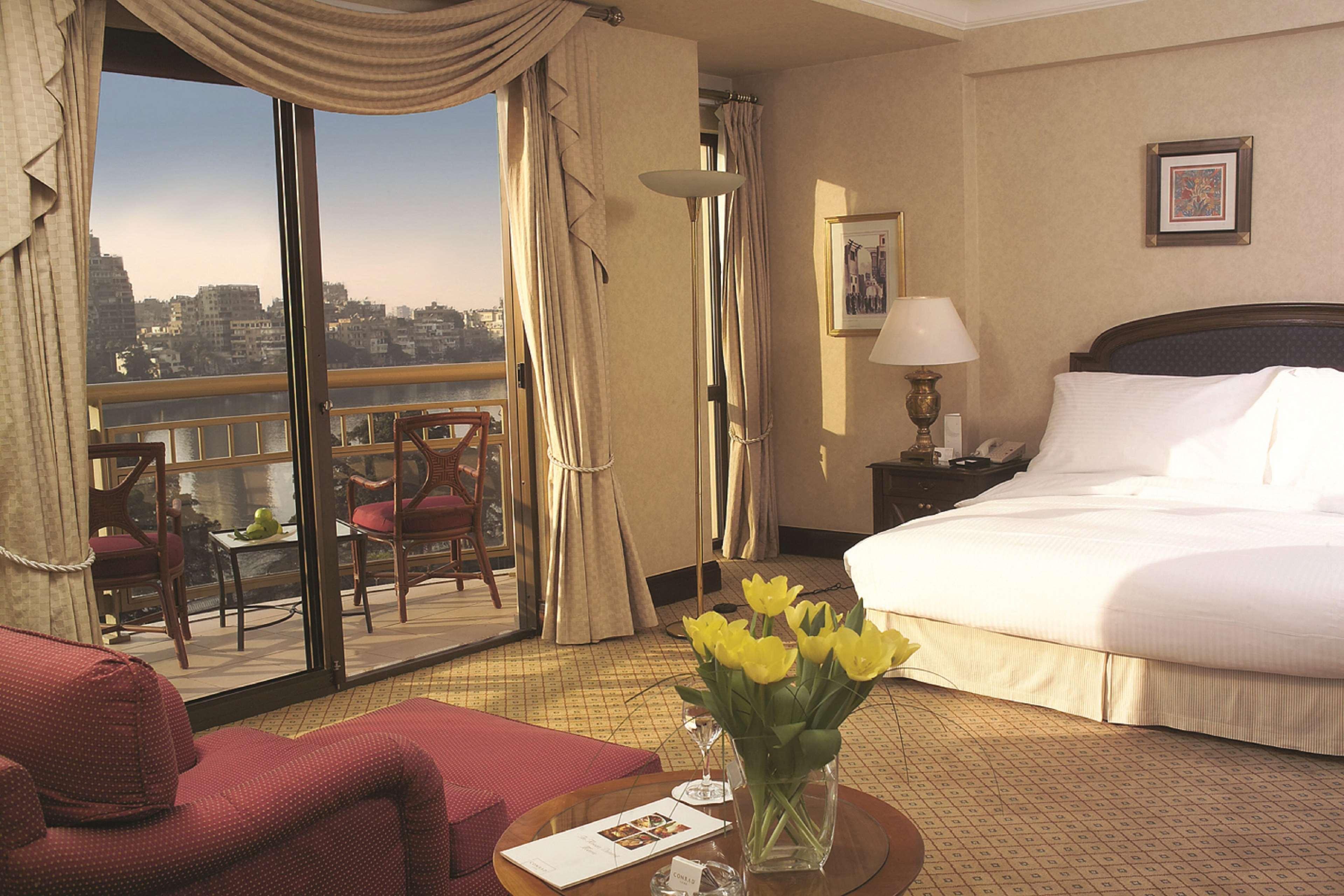 Sofitel Cairo Downtown Nile Ξενοδοχείο Εξωτερικό φωτογραφία A room at the Four Seasons Hotel, Cairo