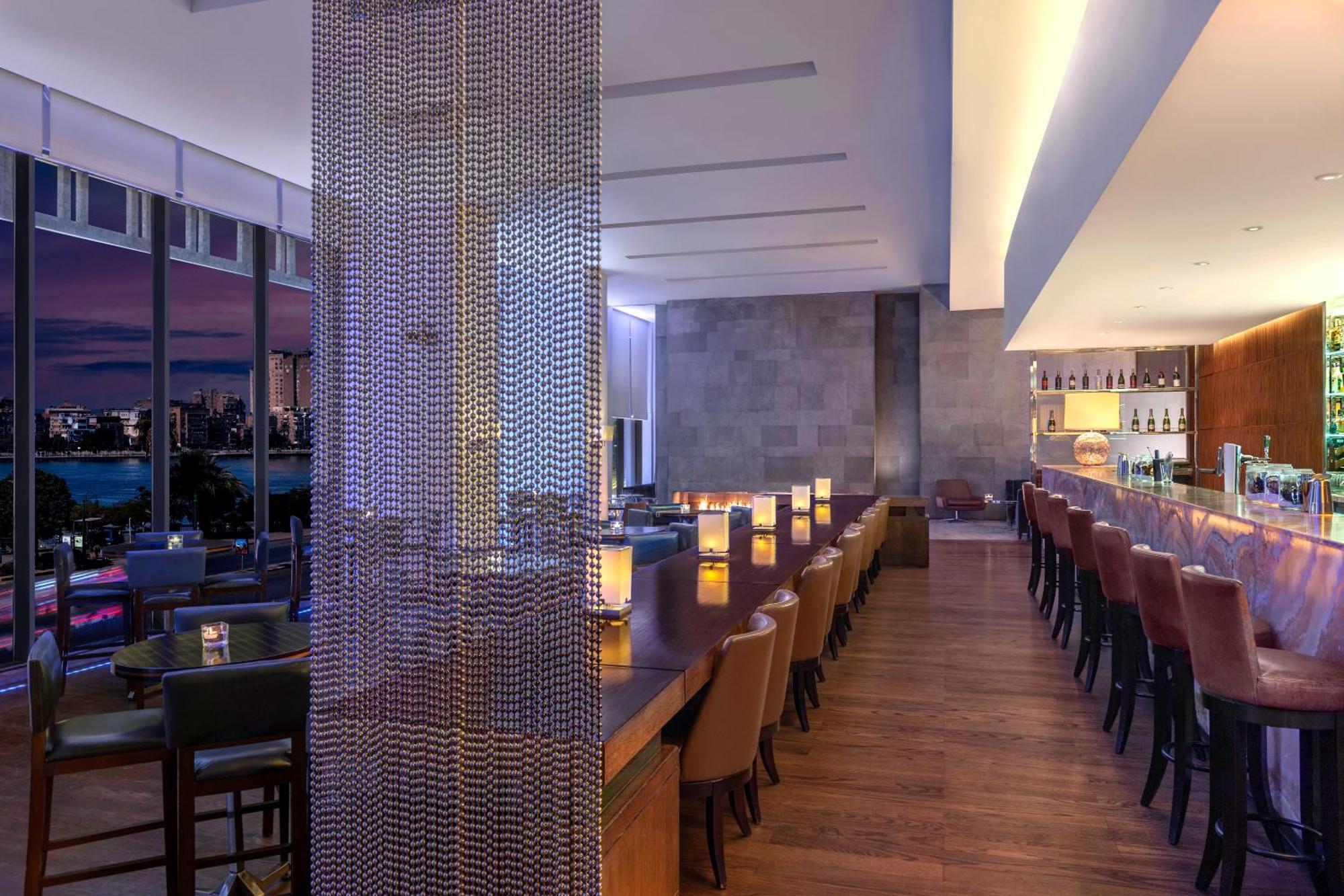 Sofitel Cairo Downtown Nile Ξενοδοχείο Εξωτερικό φωτογραφία The bar at the 101 bar