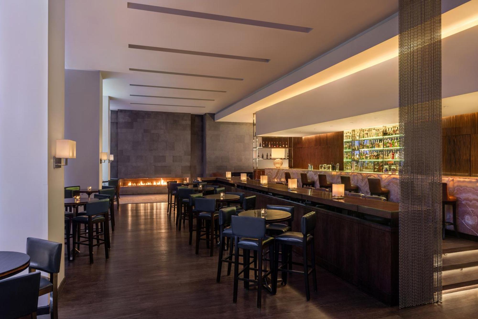 Sofitel Cairo Downtown Nile Ξενοδοχείο Εξωτερικό φωτογραφία The bar at the London Edition