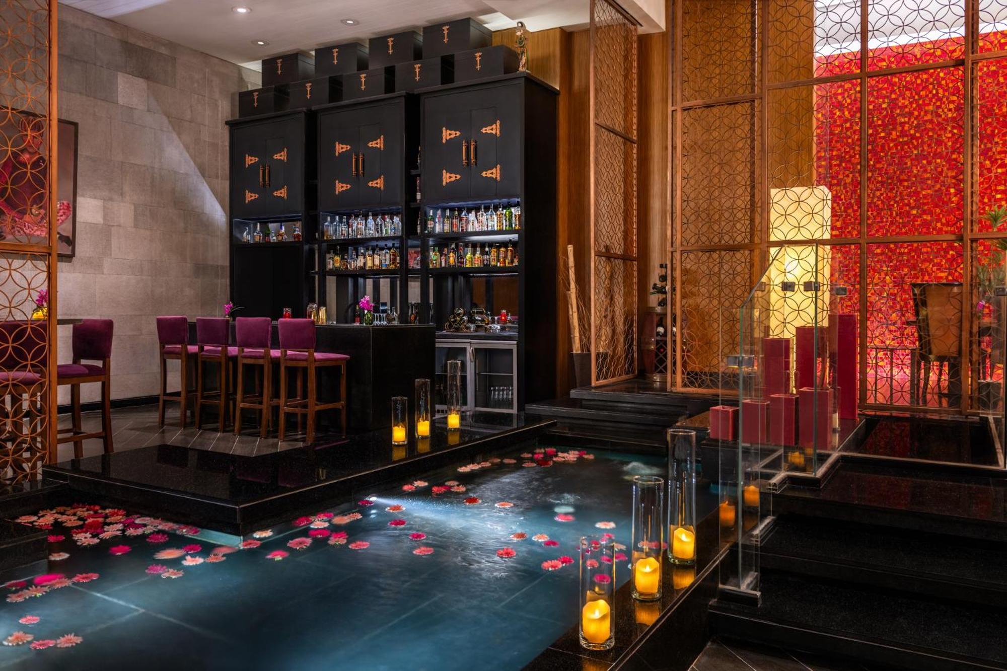 Sofitel Cairo Downtown Nile Ξενοδοχείο Εξωτερικό φωτογραφία The bar at the Taj Mahal Palace