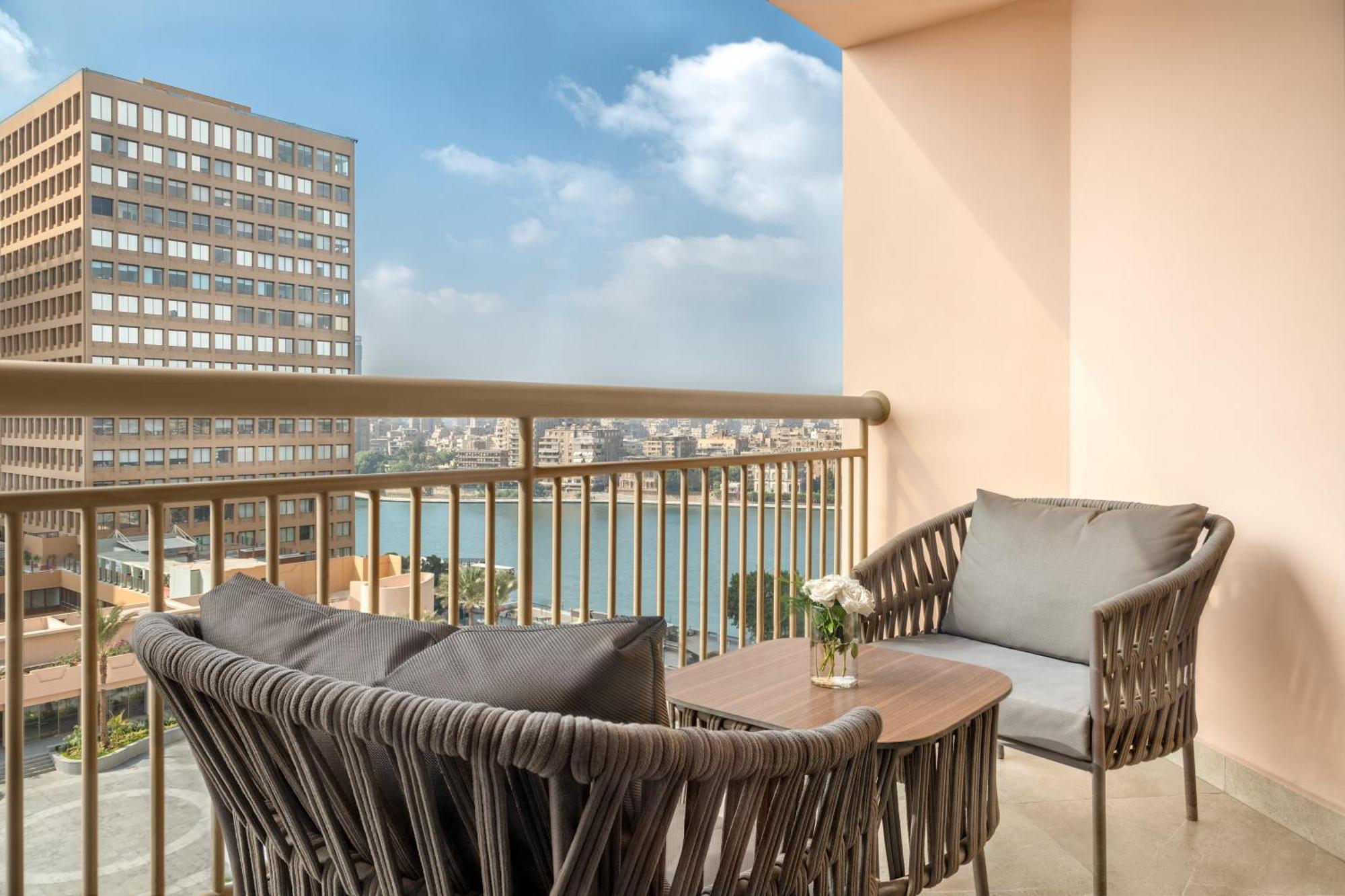 Sofitel Cairo Downtown Nile Ξενοδοχείο Εξωτερικό φωτογραφία Balcony