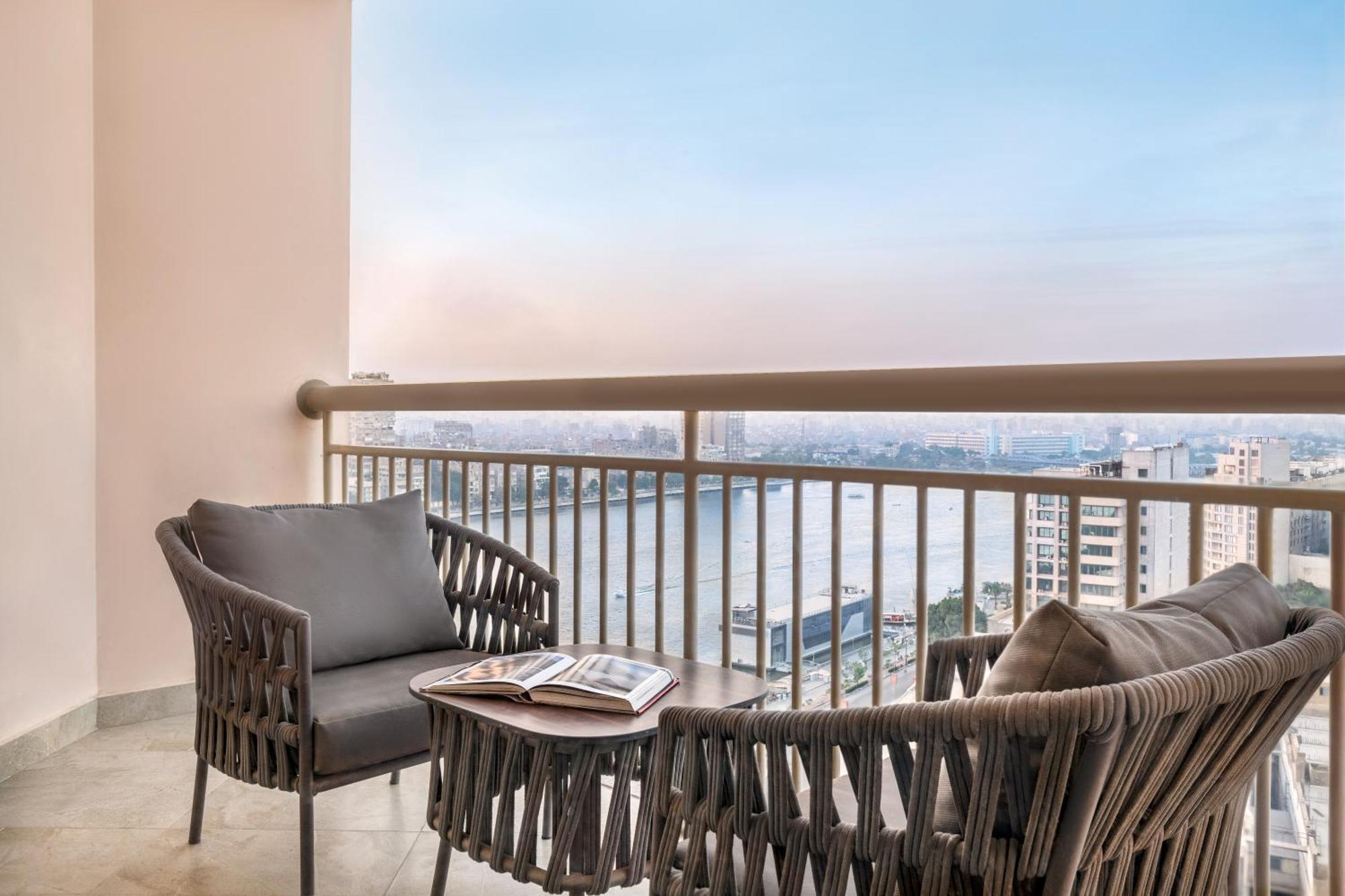 Sofitel Cairo Downtown Nile Ξενοδοχείο Εξωτερικό φωτογραφία Balcony